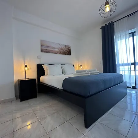 Апартаменты Go4portugal - Dinis - Luxe With Pool, Airco, Seaview With Two Balcony *